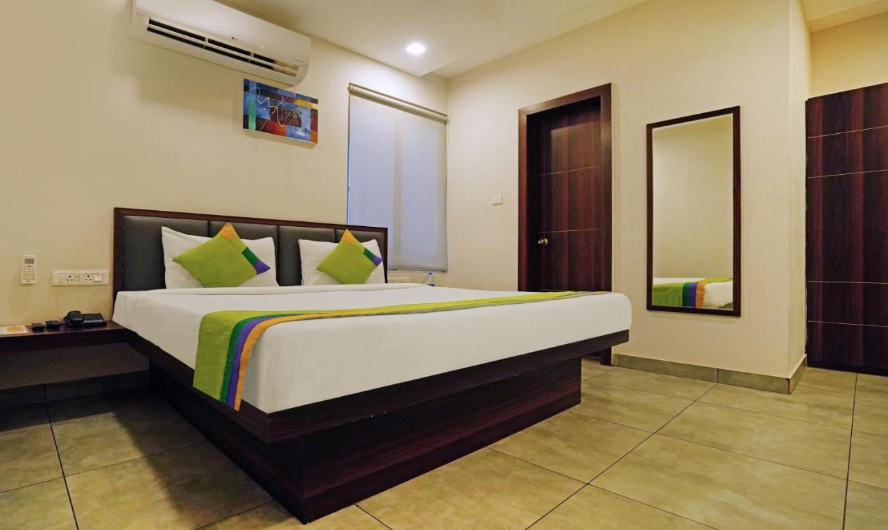 Treebo Lazystay Grand Patia บูบันเนสชวาร์ ภายนอก รูปภาพ