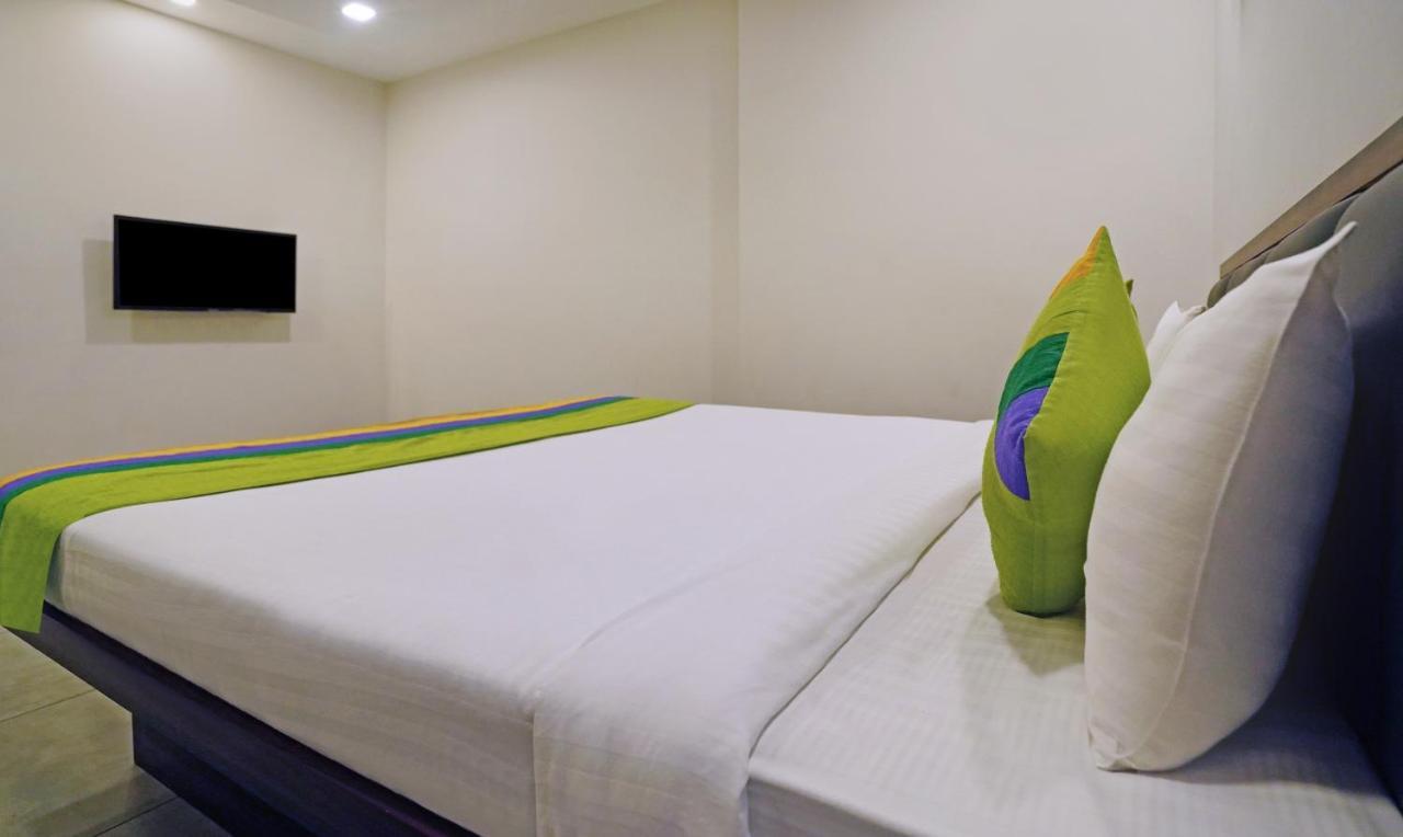 Treebo Lazystay Grand Patia บูบันเนสชวาร์ ภายนอก รูปภาพ