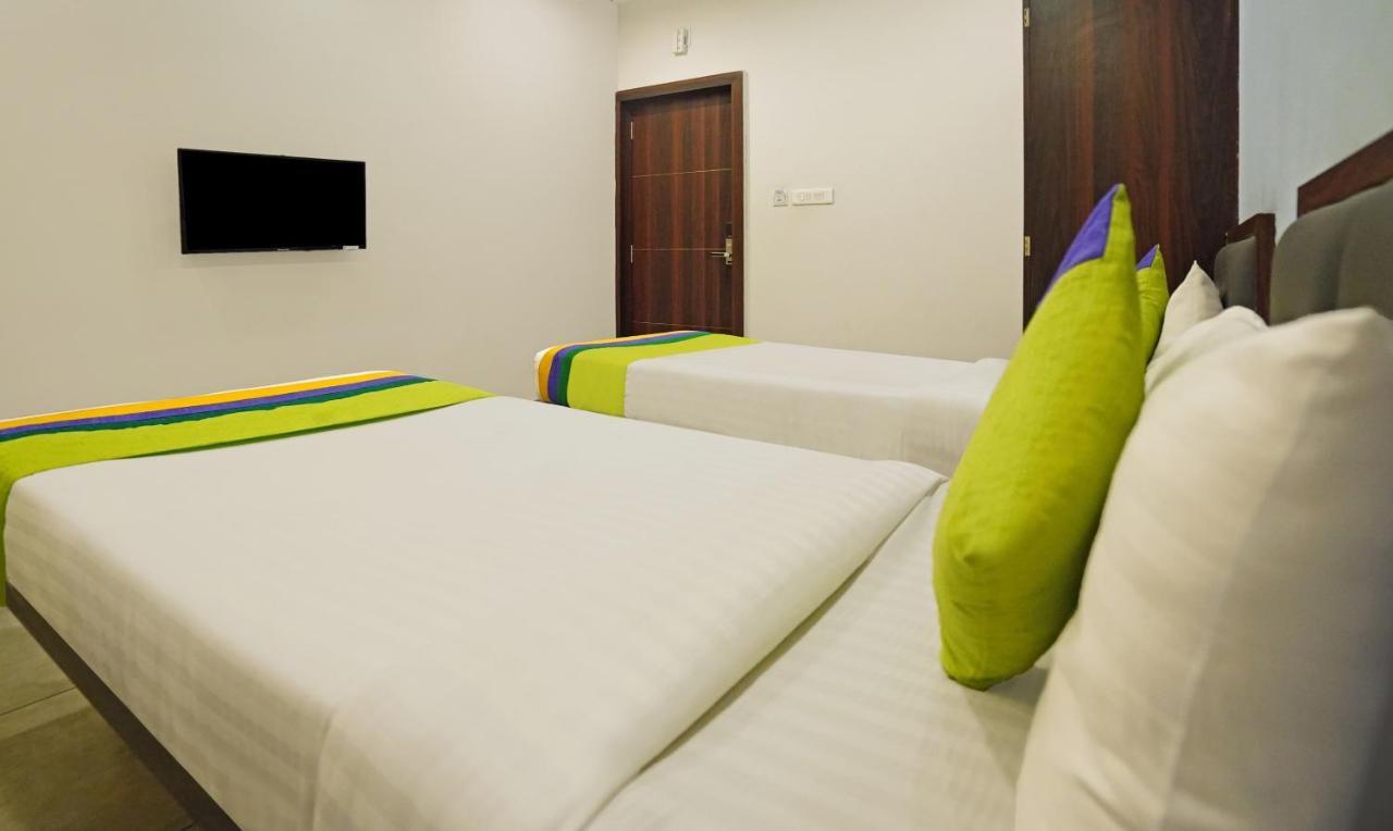 Treebo Lazystay Grand Patia บูบันเนสชวาร์ ภายนอก รูปภาพ