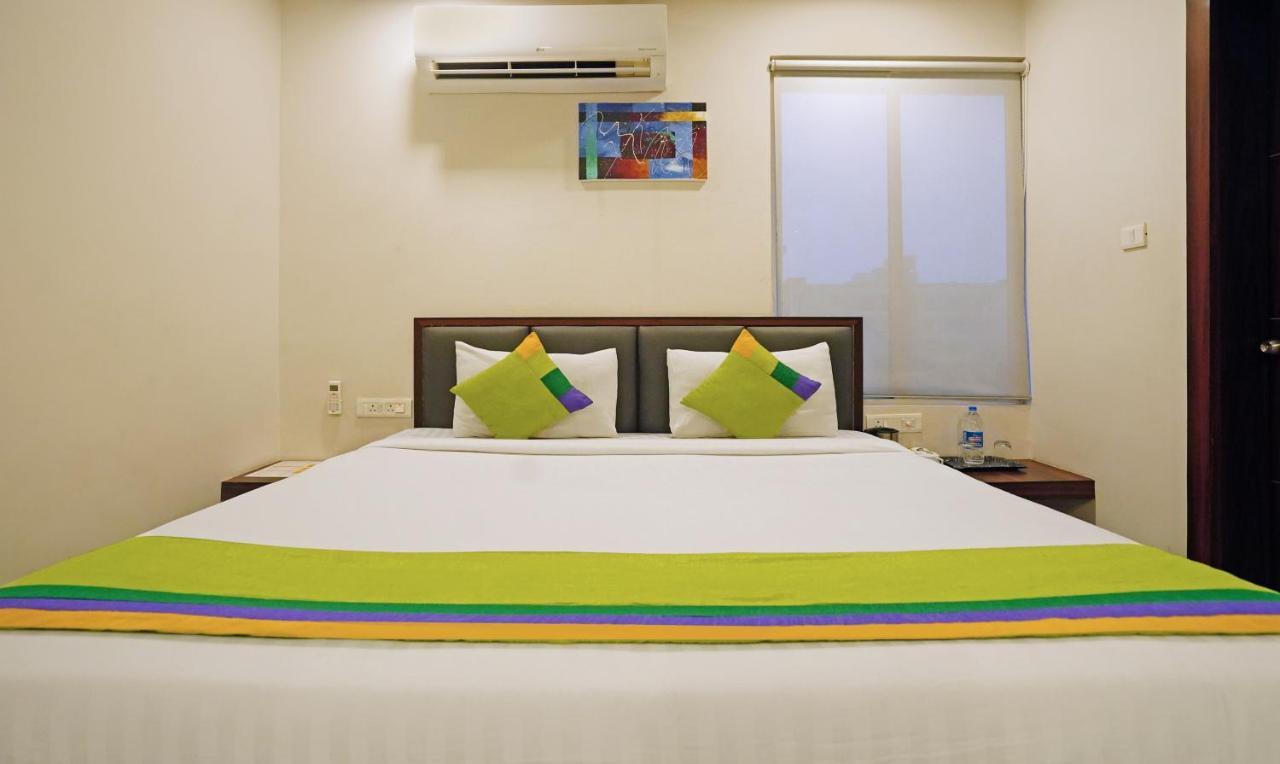 Treebo Lazystay Grand Patia บูบันเนสชวาร์ ภายนอก รูปภาพ