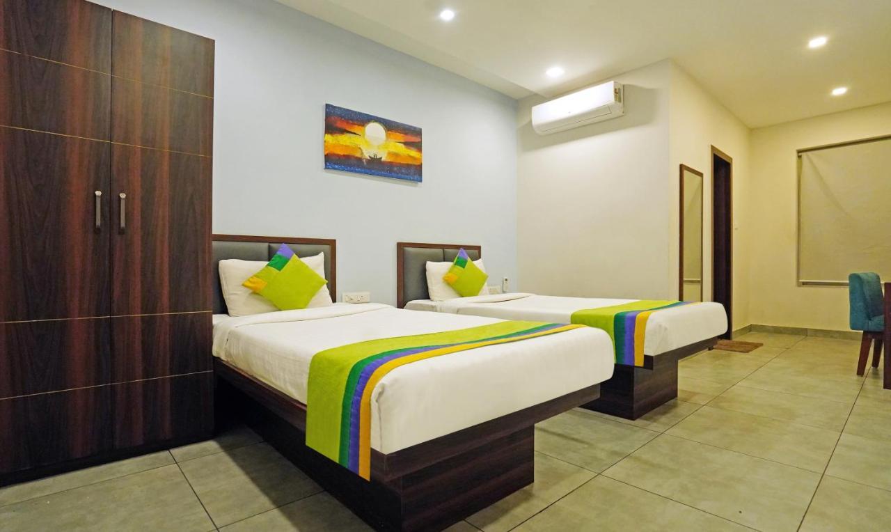Treebo Lazystay Grand Patia บูบันเนสชวาร์ ภายนอก รูปภาพ