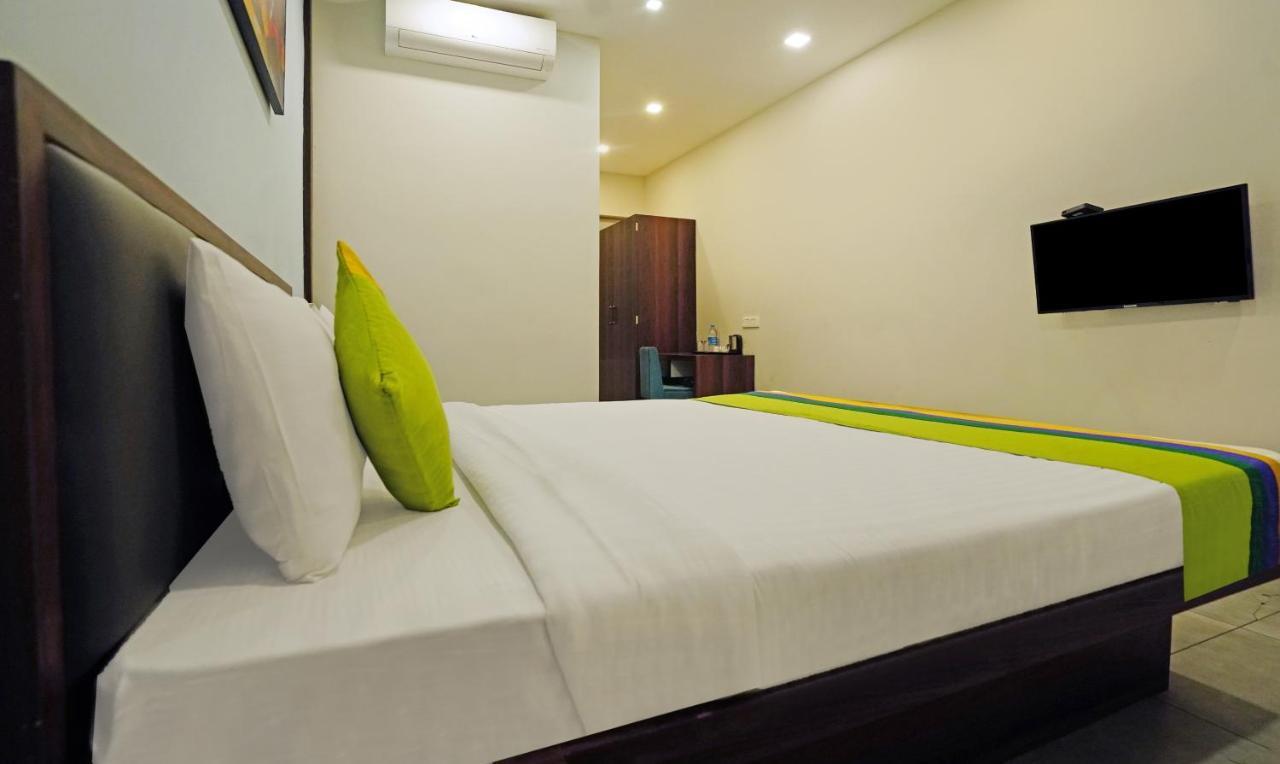 Treebo Lazystay Grand Patia บูบันเนสชวาร์ ภายนอก รูปภาพ