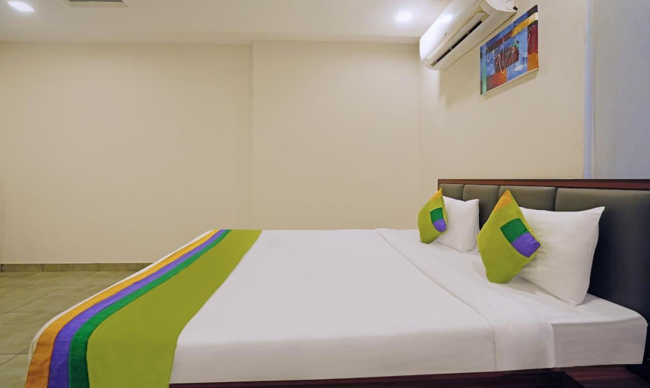 Treebo Lazystay Grand Patia บูบันเนสชวาร์ ภายนอก รูปภาพ